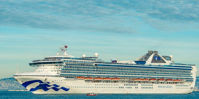 Åk på kryssning över Atlanten med RMS Queen Mary 2